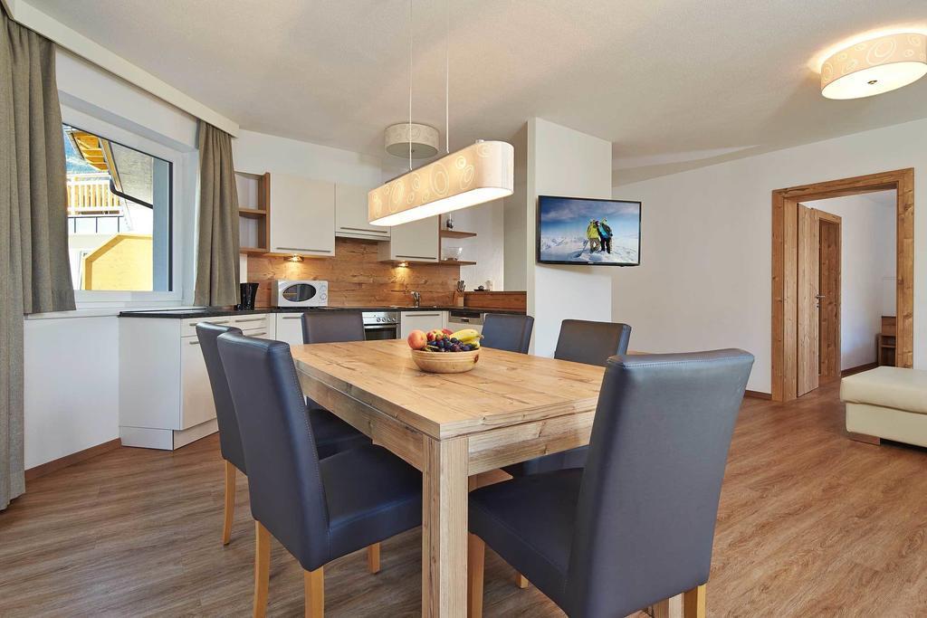 Alpendiamond Ski In & Bike Out Apartments Top 200, 400 & Penthouse 600 Solden Room photo